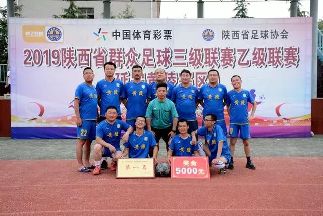土媒：费内巴切想签下恰尔汗奥卢，球员也希望为他们踢球